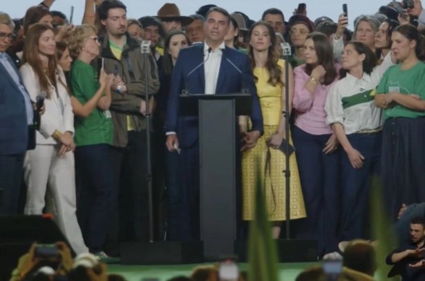 Flávio Bolsonaro é oficializado candidato à Presidência pelo PL