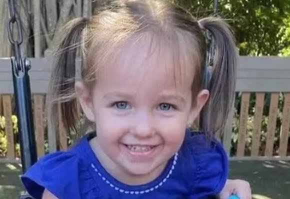 Menina de 3 anos morre após acidente doméstico com cozinha de brinquedo