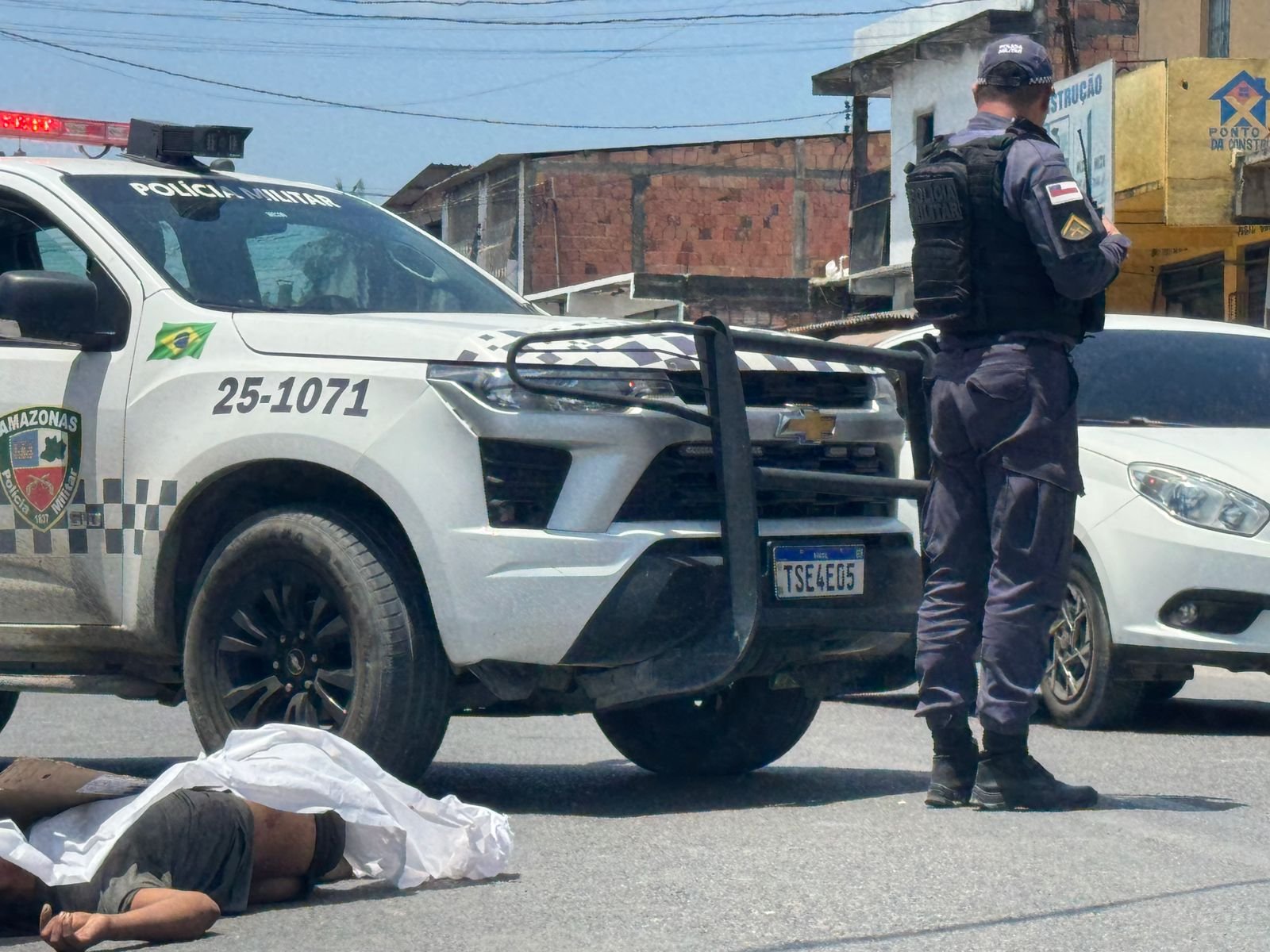 Mulher morre atropelada e motociclista fica ferido em acidente na 'Pista da Raquete'