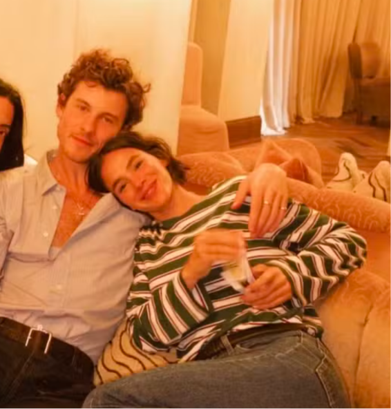 Bruna Marquezine e Shawn Mendes são visto em igreja em SP