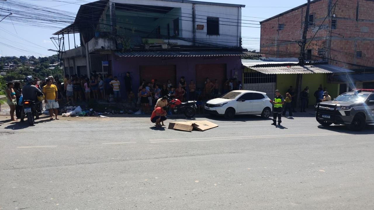 Motociclista morre após colisão com caçamba na Zona Leste de Manaus