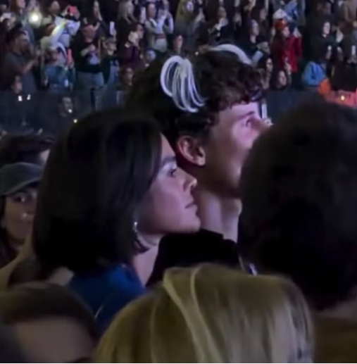 Xuxa faz pedido inusitado para Bruna Marquezine em show; vídeo