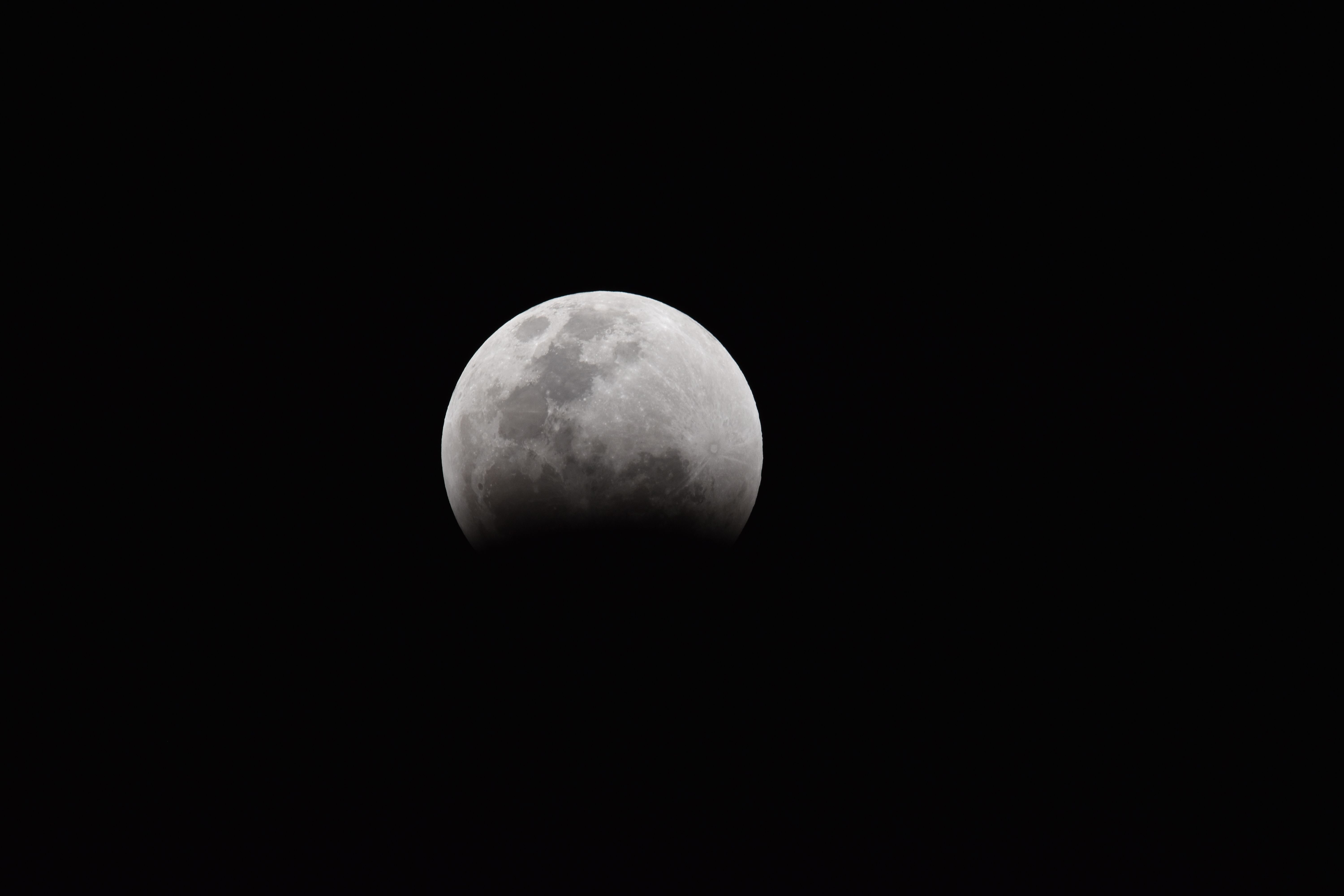 Eclipse lunar poderá ser observado a olho nu nesta quinta-feira no Brasil