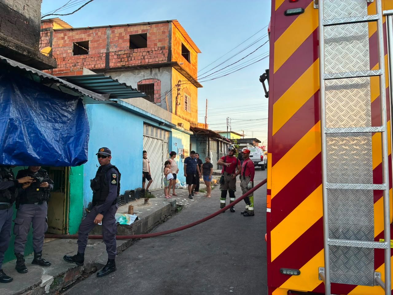 Incêndio em residência deixa dois cães mortos no Coroado