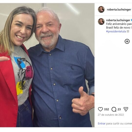 Lula disse que lobista nunca esteve ao lado dele, mas Roberta postou fotos com presidente