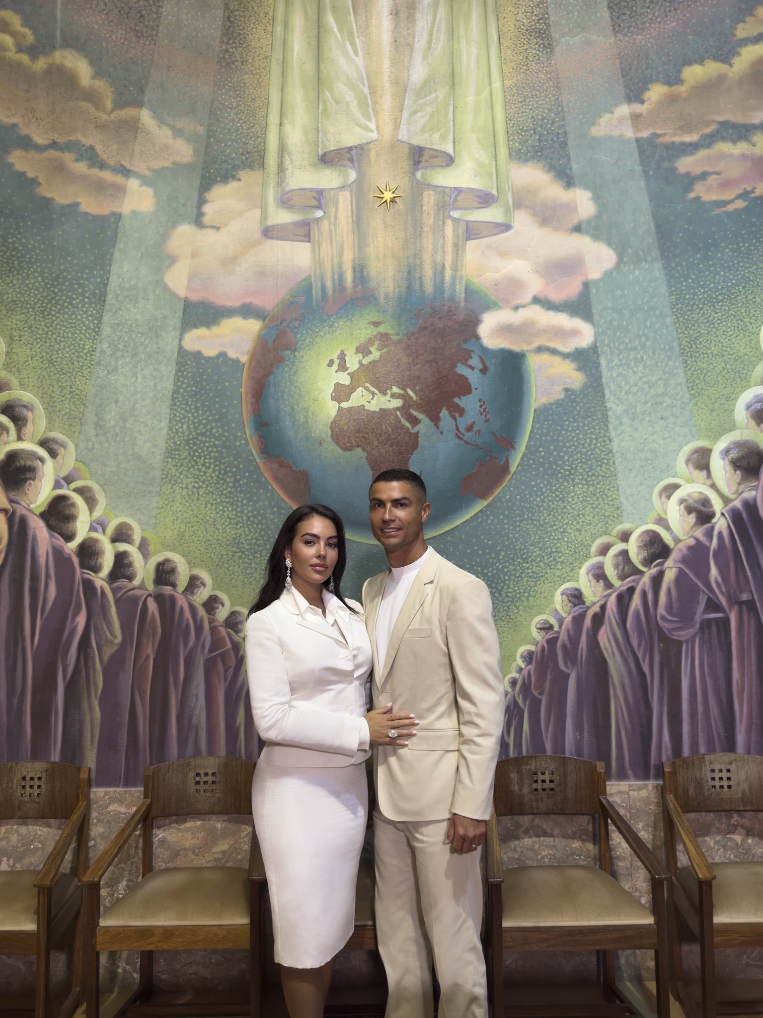 Cristiano Ronaldo e Georgina mostram primeiras imagens do casamento