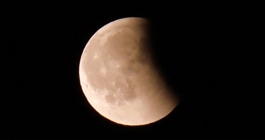 Brasil poderá ver eclipse lunar parcial nesta quinta-feira a olho nu