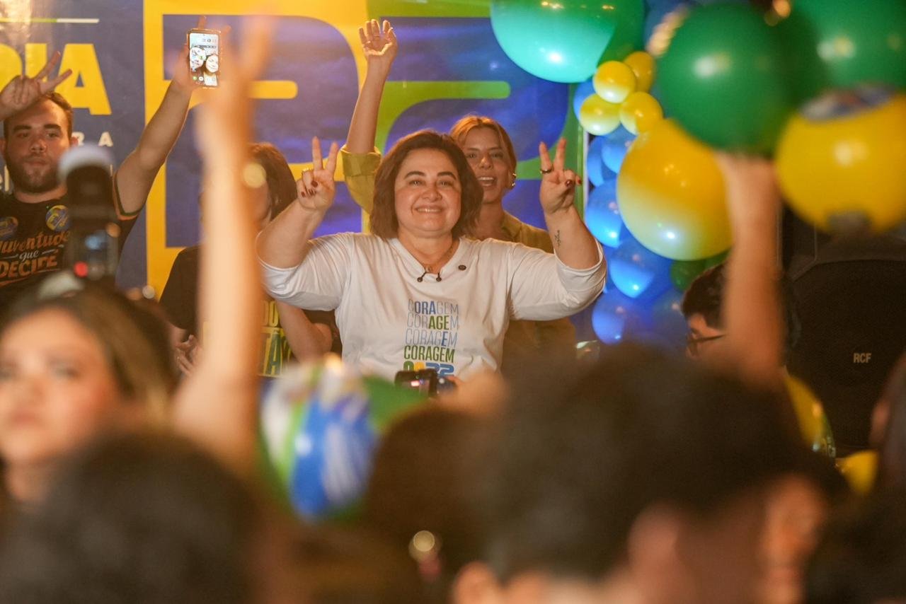 Em encontro com jovens em Manaus, Maria do Carmo defende união de gerações e foco na educação