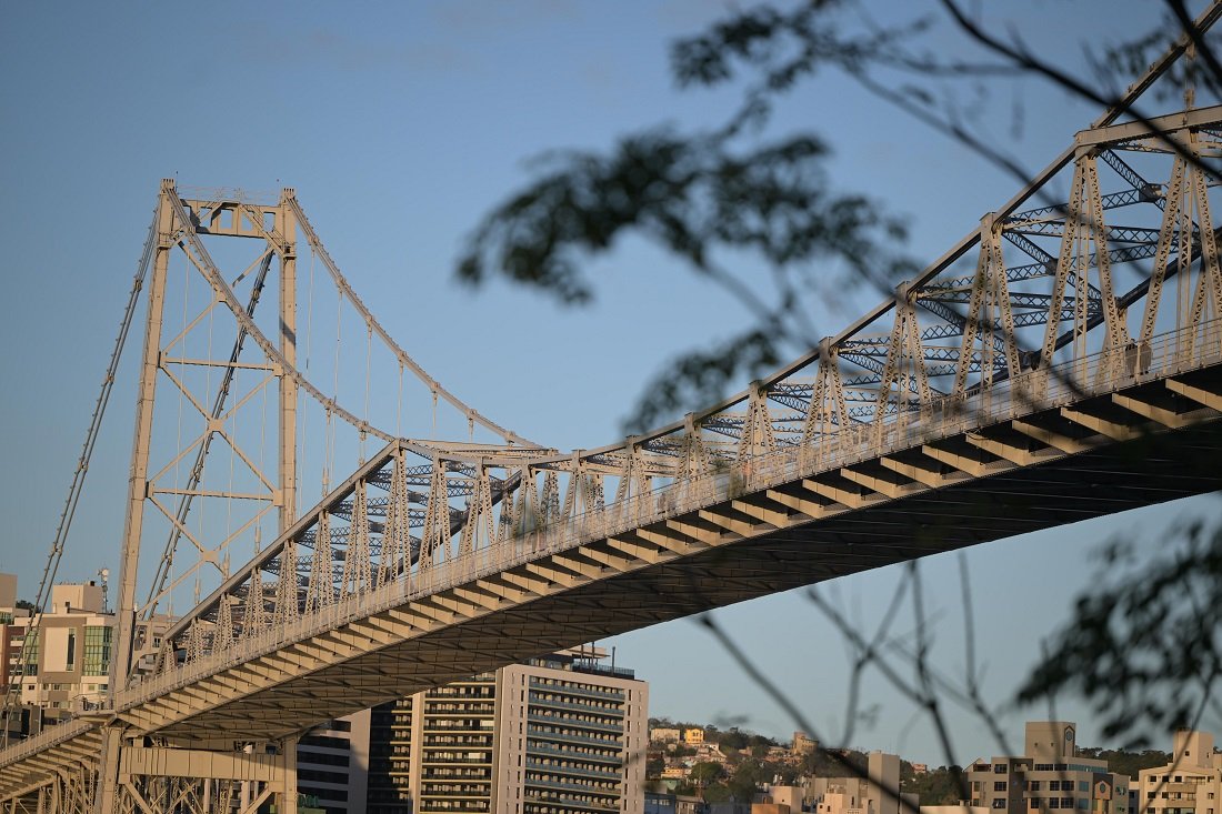 Ponte Hercílio Luz tem fechamento noturno às terças e quintas para obras de manutenção
