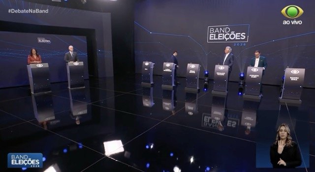 Sem Lula e Flávio Bolsonaro, primeiro debate presidencial reúne só três candidatos na Band