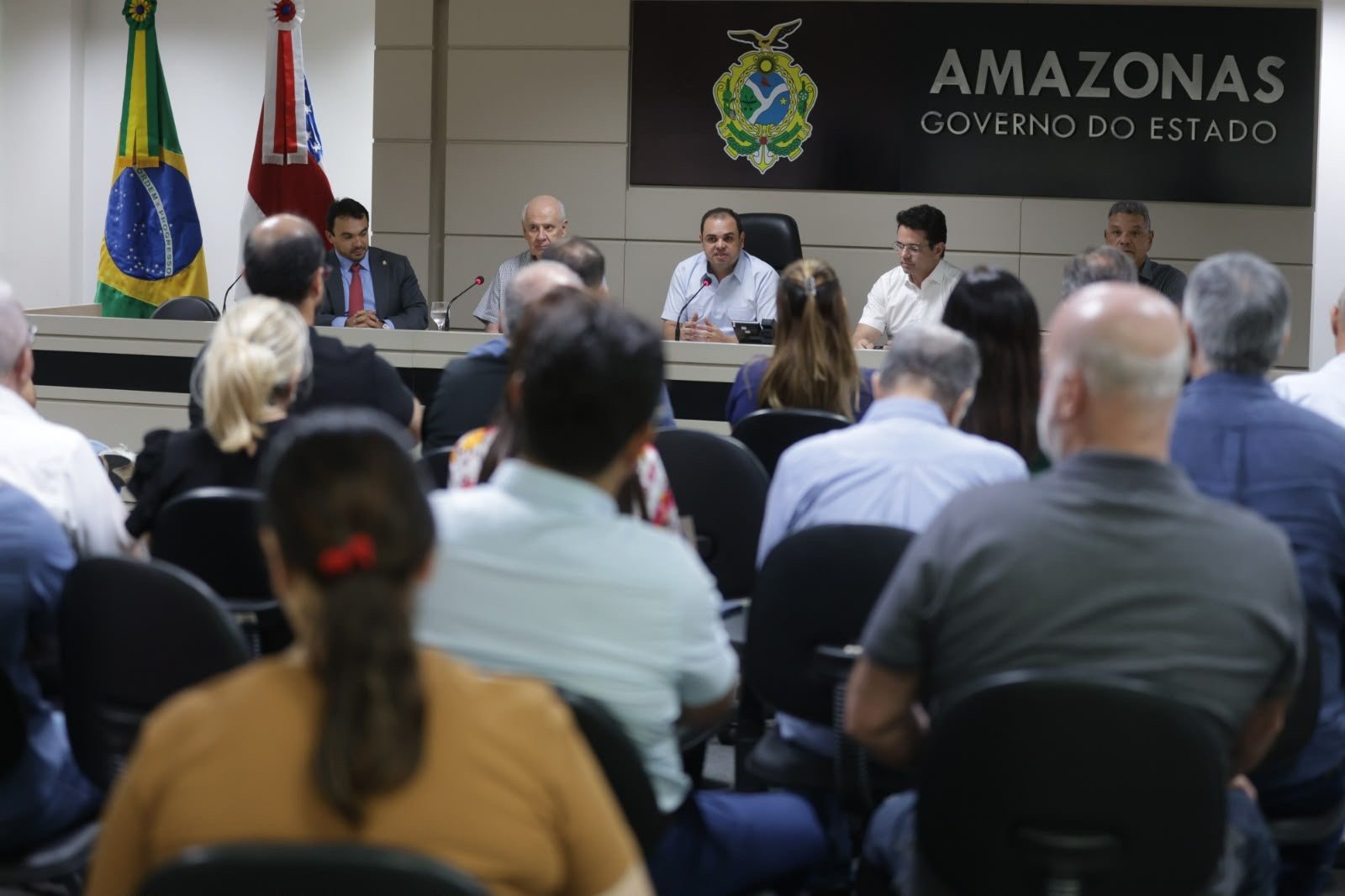 Amazonas repassa R$ 276 milhões a empresas médicas após negociação liderada por Roberto Cidade