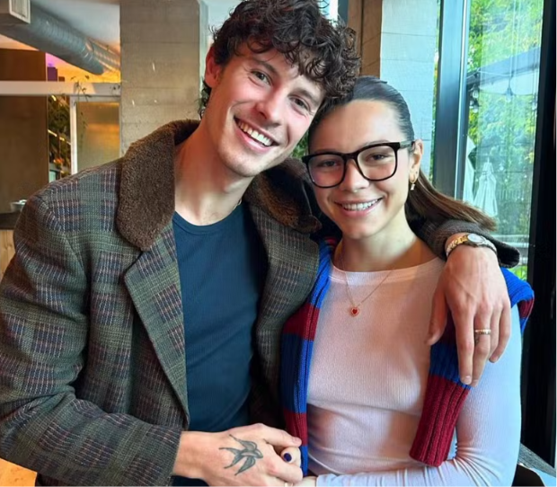 Irmã de Shawn Mendes levanta suspeitas de que cantor pode morar no Brasil