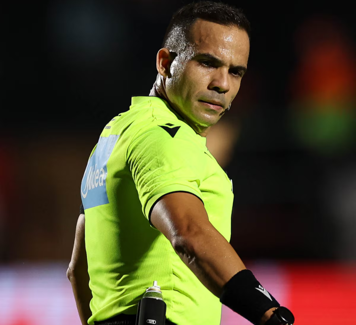 Corinthians pede áudio da arbitragem à CBF após polêmica entre árbitro e Matheuzinho