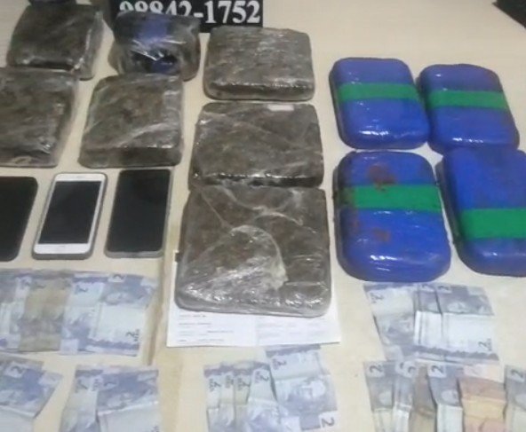 Homem é preso ao ser flagrado com 13 kg de drogas em carro no Mauazinho