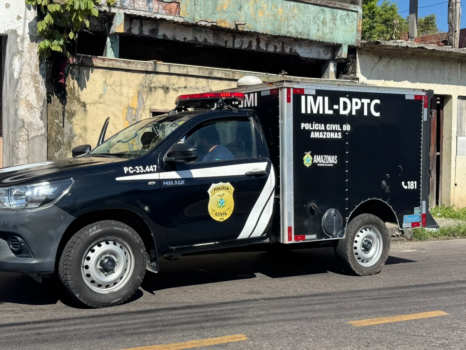 Homem em situação de rua é encontrado morto em imóvel abandonado no Coroado