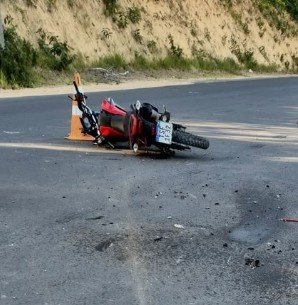Idoso morre após motocicleta colidir contra poste em Rio Preto da Eva