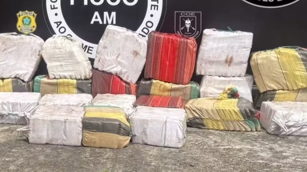 Dupla é presa com mais de meia tonelada de drogas no Rio Negro em Barcelos