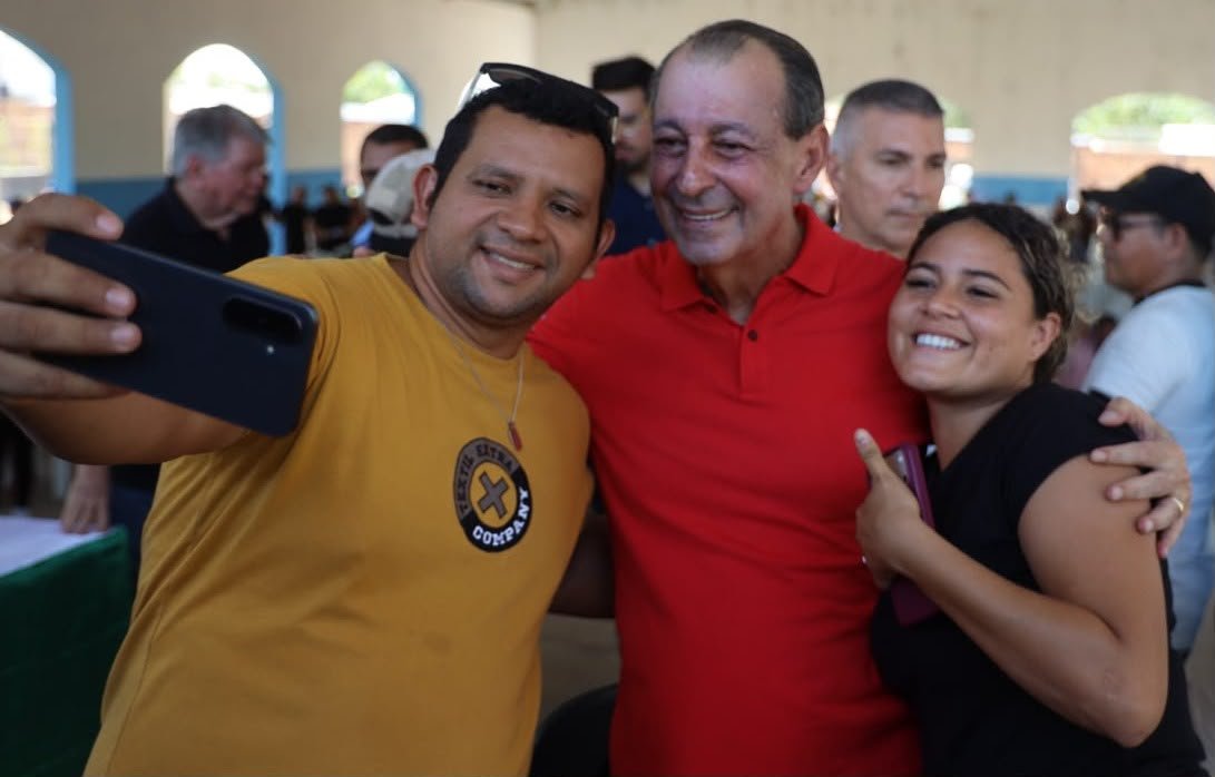 Omar Aziz propõe habitação popular e valorização da educação em agendas no interior
