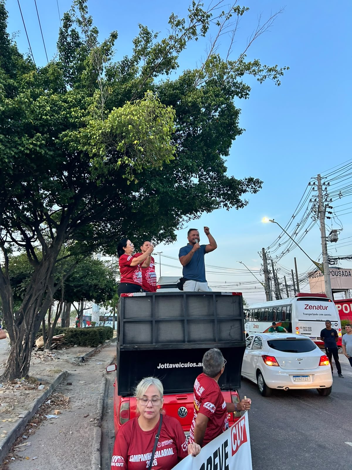 Greve do Transporte Especial paralisa rotas de trabalhadores do Distrito Industrial