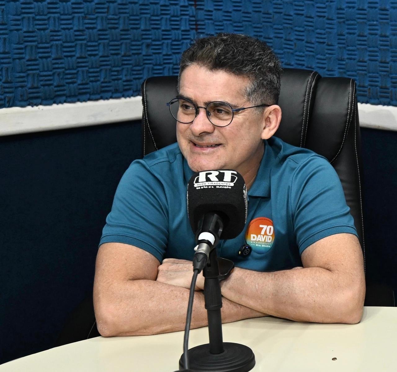 David Almeida promete dobrar Auxílio Estadual para R$ 300 e zerar fila do Sisreg