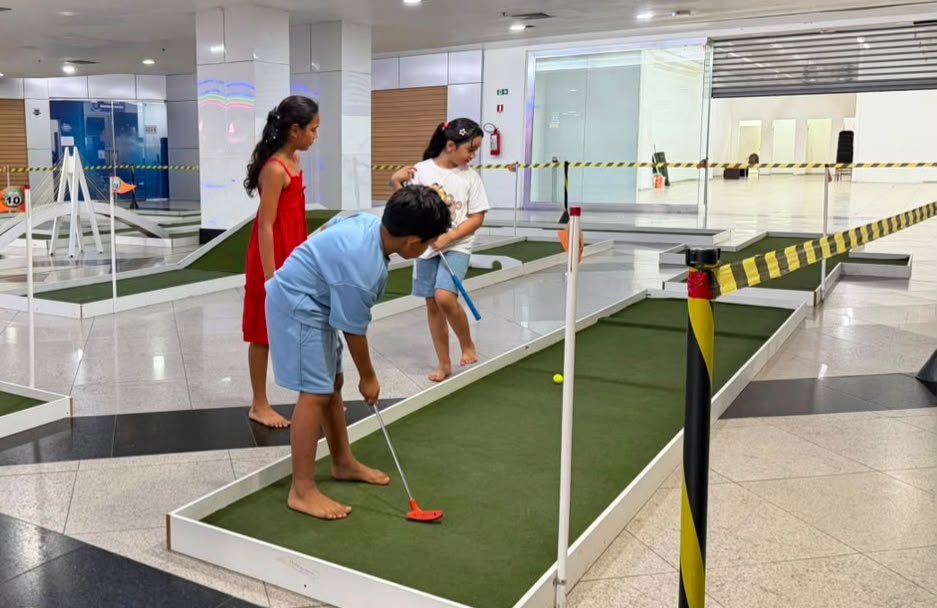 Manaus ganha nova opção de entretenimento com temporada de mini-golf