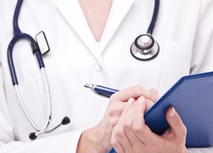 Justiça suspende resultados do Enamed e anula sanções do MEC a faculdades de medicina