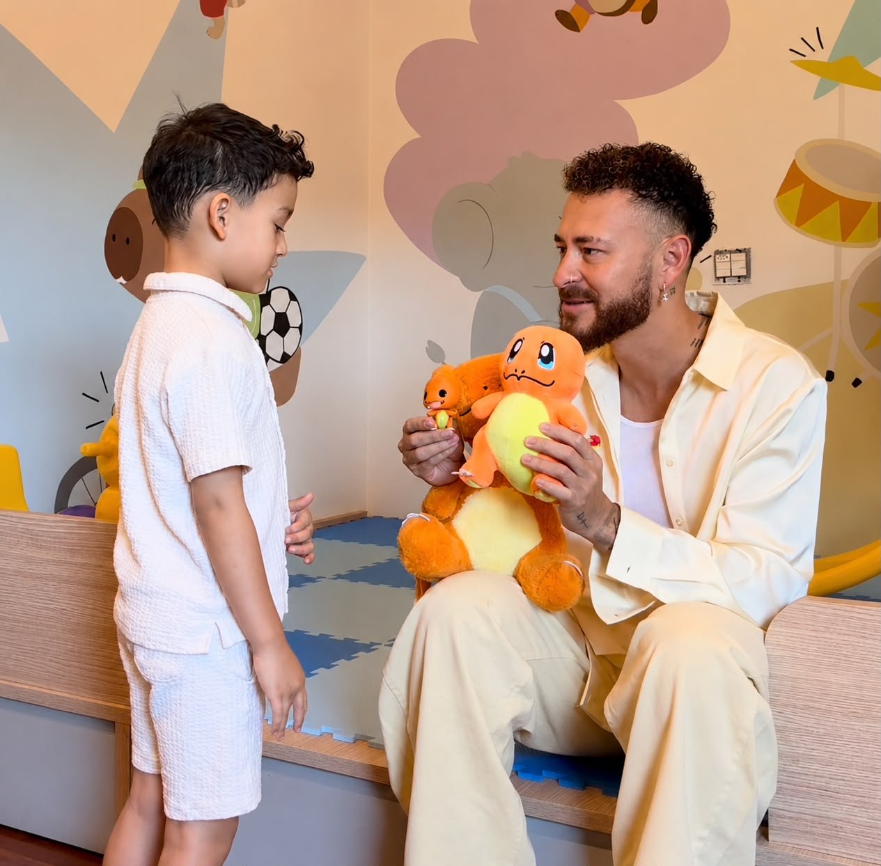 Fred Bruno mostra reação do filho ao descobrir que ganhará irmão