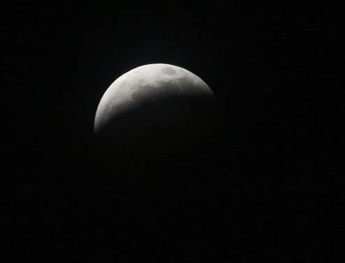 Eclipse lunar transforma céu de Manaus e encanta observadores na madrugada; veja fotos