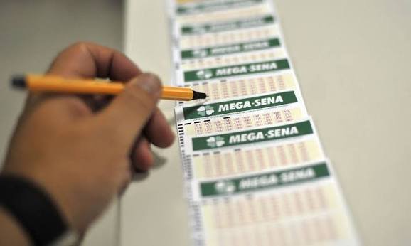 Mega-Sena sorteia prêmio de R$ 30 milhões neste domingo; confira as dezenas
