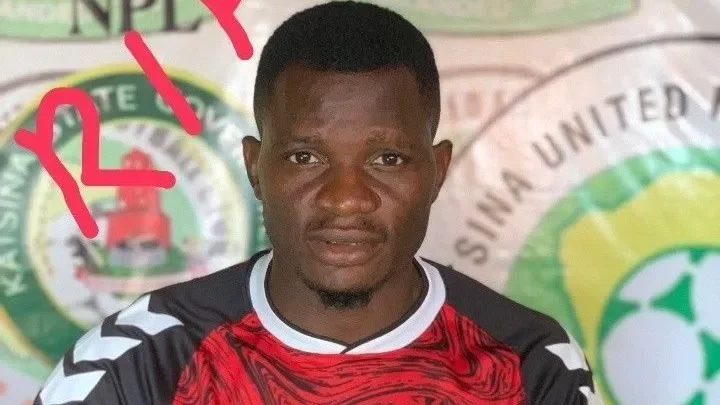 Jogador nigeriano morre aos 33 anos após desmaiar em campo durante amistoso