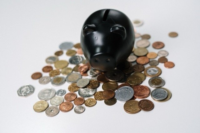 Brasileiro tira R$ 7,15 bilhões a mais do que deposita e poupança fecha julho no vermelho