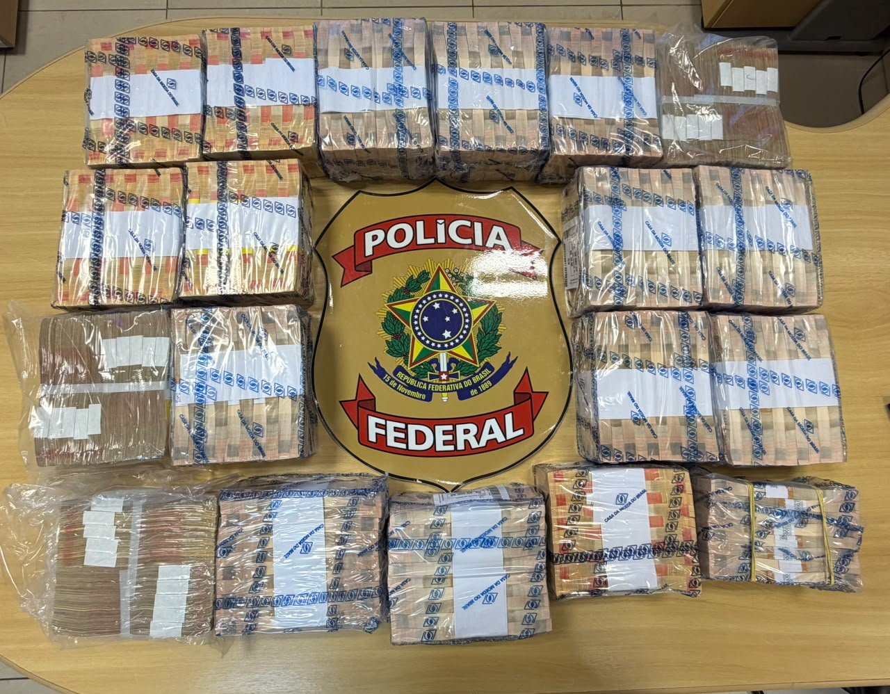 Polícia Federal apreende R$ 700 mil em espécie durante operação em Manaus