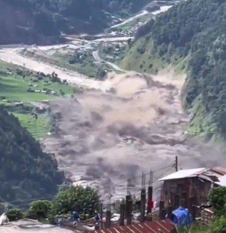 Enchente devastadora no Nepal deixa ao menos 273 mortos e mais de 1,3 mil desaparecidos