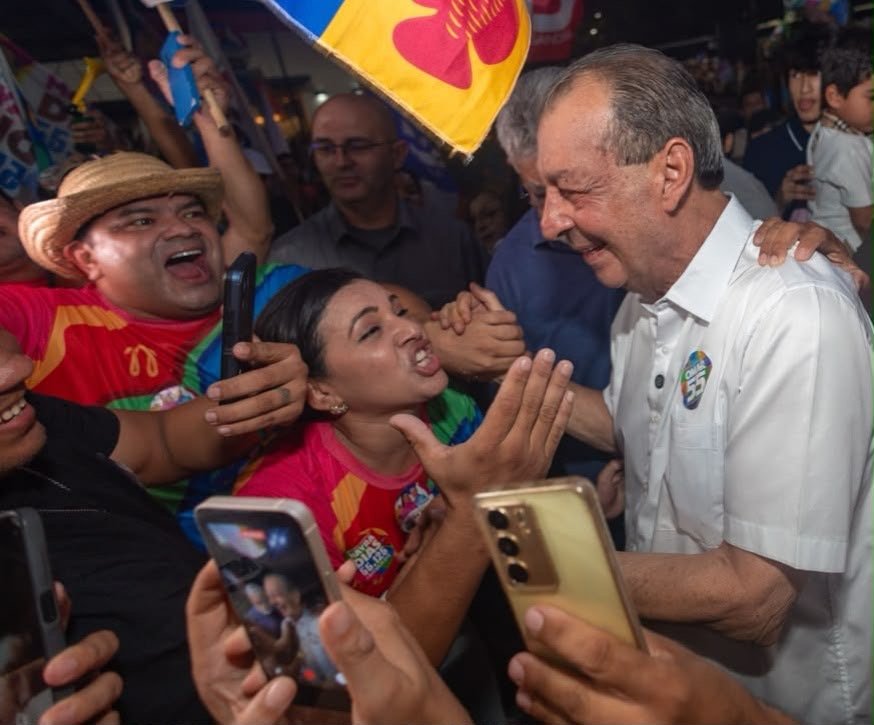 Omar Aziz promete 40 mil moradias e titulação prioritária para mulheres no Amazonas