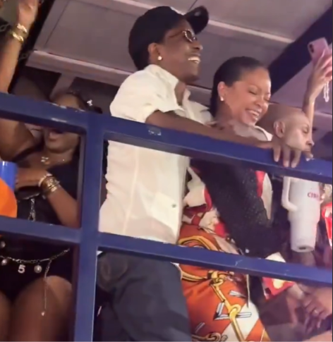Rihanna e A$AP Rock fazem dança sensual durante festa; vídeo