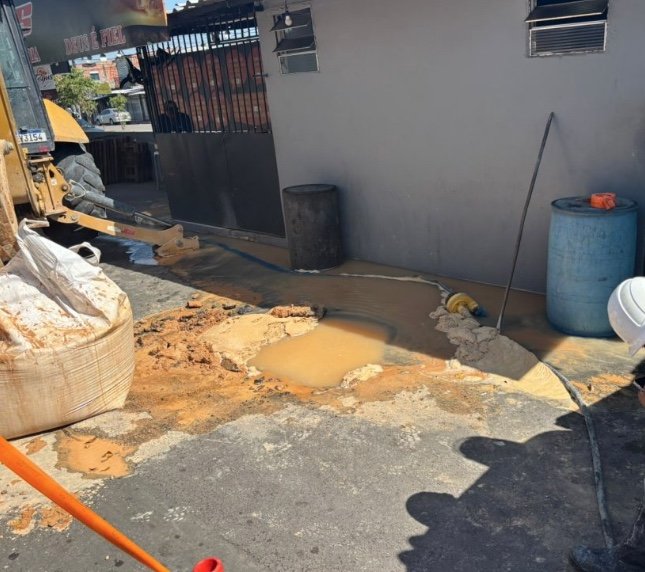 Agência reguladora dá prazo de até 48 horas para Águas de Manaus corrigir falhas em vias públicas