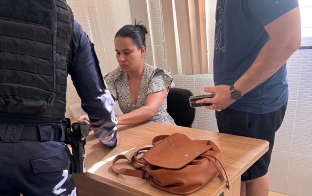 Mulher é presa em Manaus suspeita de aplicar 'golpe da casa própria' contra cerca de 20 vítimas