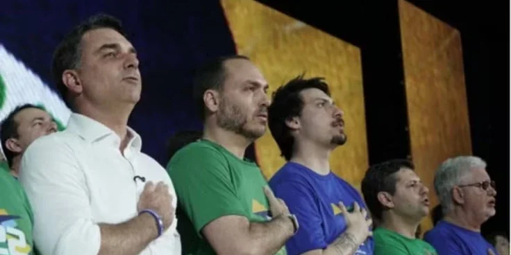 Escolhido suplente de Carlos Bolsonaro, ex-prefeito criticou Jair Bolsonaro em 2022
