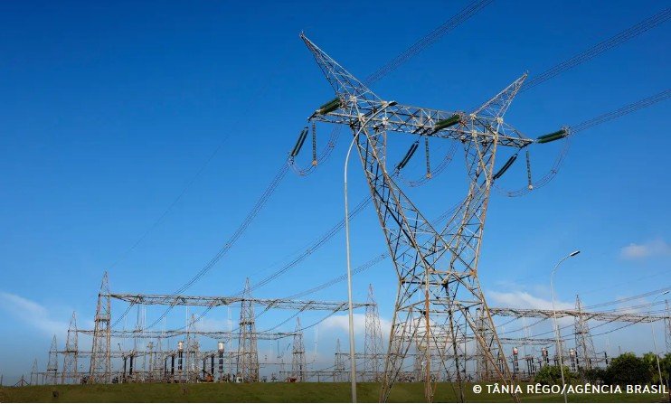 Governo assina decreto que permite escolha de fornecedor de energia a partir de 2027