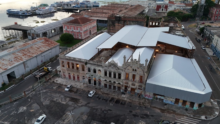 Mercado de Origem da Amazônia recebe oficina gratuita de cerâmica arqueológica