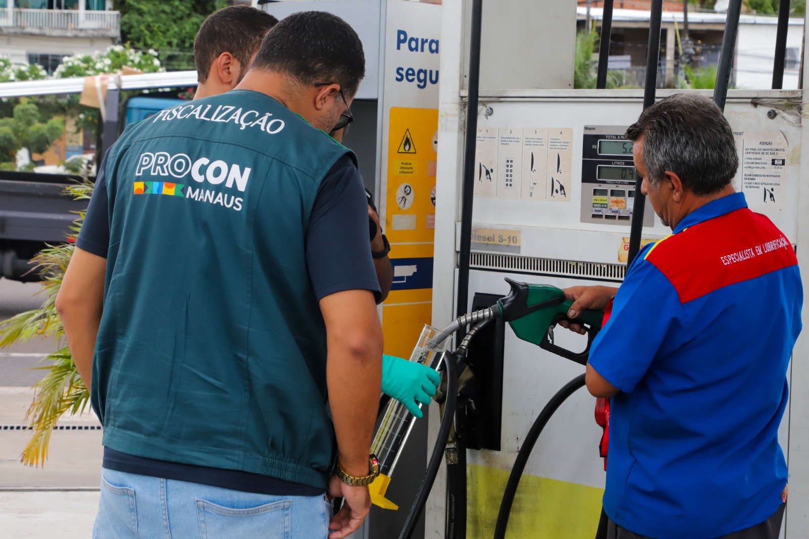 Procon Manaus aponta queda de R$ 0,70 no menor preço da gasolina comum em agosto