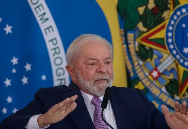 TSE susta propaganda de Lula que vincula 'currículo' de Flávio Bolsonaro a casos de corrupção