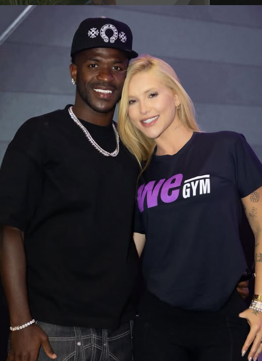 Vini Jr. posta foto com Virginia Fonseca em sauna em Madri