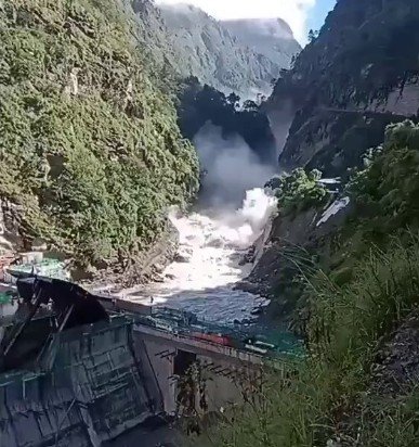 Novo lago aumenta risco de outra inundação na fronteira entre Nepal e China