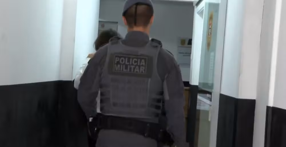Advogado é preso suspeito de agredir filha de 6 anos em elevador de prédio em SP