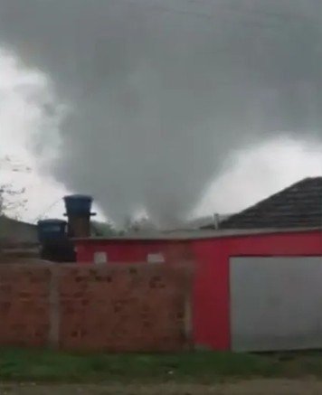 Ciclone bomba deixa um morto, feridos e provoca destruição no Sul do Brasil