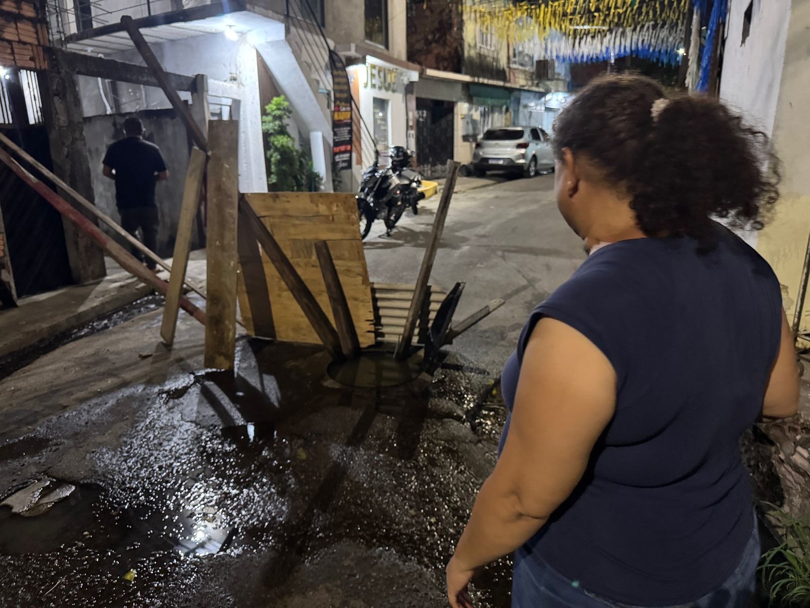 Moradores do Japiim denunciam esgoto a céu aberto e cobram Águas de Manaus