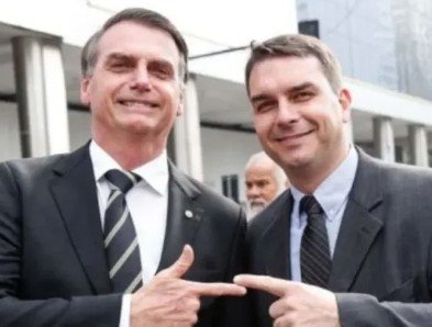 Flávio Bolsonaro publica carta ao pai e critica veto de Moraes a visita no Dia dos Pais