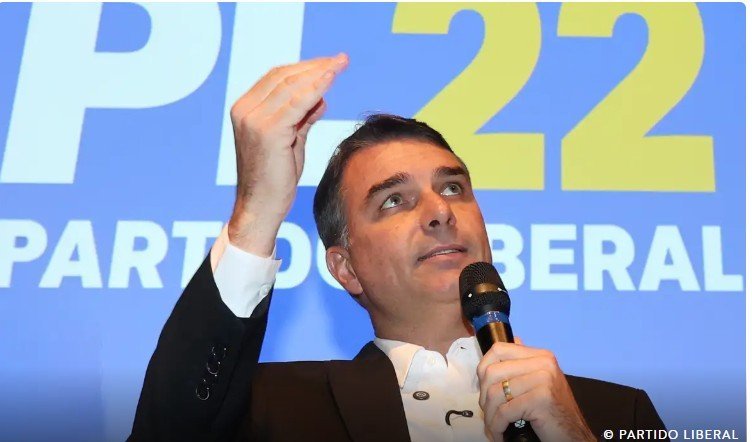 Jingle viral de 'Osmarzinho' é adaptado na web com críticas e acusações contra Flávio Bolsonaro