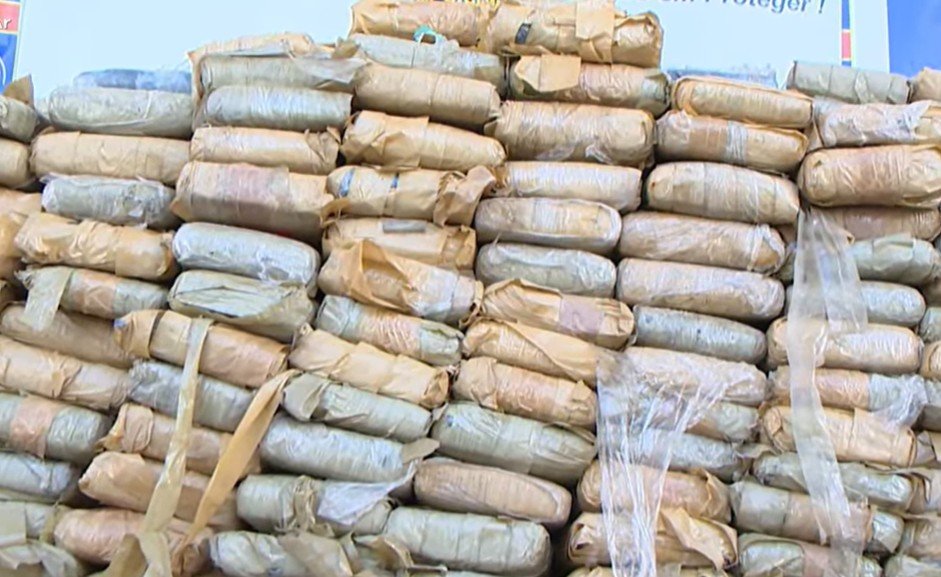 PM apreende 341 quilos de drogas escondidos em vala na Comunidade Monte Horebe